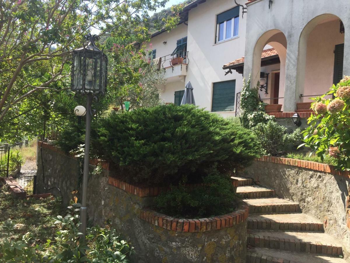 Appartamento In Villa A 5 Km Dal Mare Albisola Superiore Kültér fotó